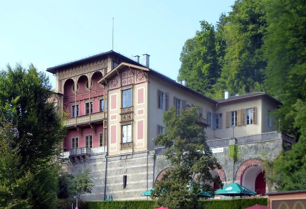 Urlaub In Der Koeniglichen Villa contacts